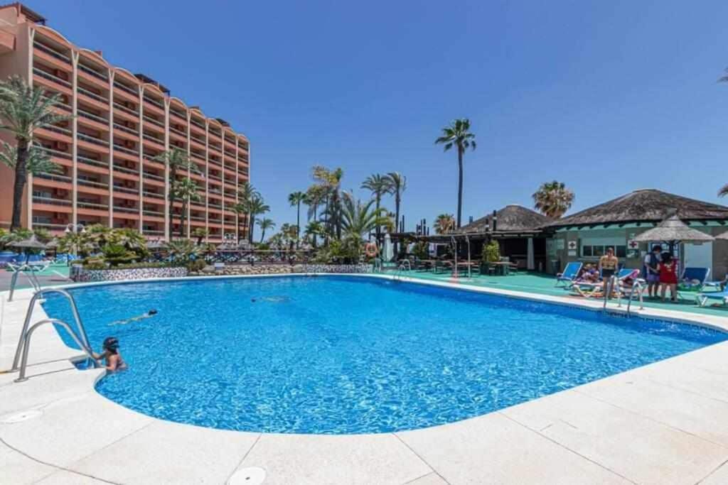 797 Holiday Rentals- Apartamento En Hotel Sunset Beach Frente Al Mar Benalmádena Eksteriør bilde